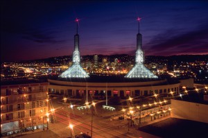 Oregon_Convention_Center_at_night